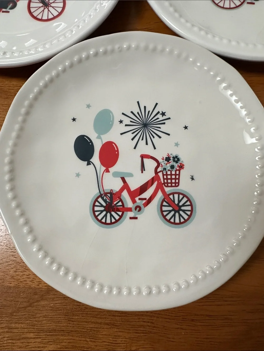 ENVOGUE home ceramic mini plate. White with patriotic bicycles. Fireworks, flags